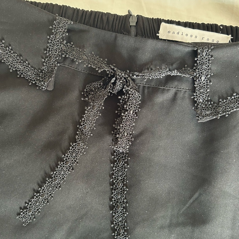 Black lace bow detailed skirt